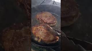 BIFE ACHO NA FRIGIDEIRA COM COGUMELOS CONFITADOS SHORT SHORTSthechurras [upl. by Ravilob504]