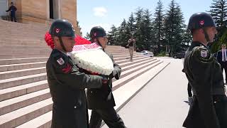 52124 Vizitarea Mausoleului Atatürk din complexul Anıtkabir și depunerea unei coroane de flori [upl. by Barkley]