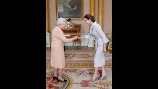 Dear Meghan Markle See the greatest American women curtsy for the royals without making any fuss [upl. by Eadrahs]