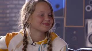 Voice Kids  RTL4  Anouk antwoordt op pikante vragen [upl. by Anual]