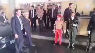 Aluno do Colégio Militar tocando corneta e recepcionando o Presidente Bolsonaro [upl. by Marissa]