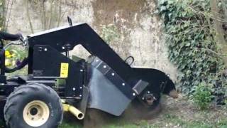 ROGNEUSE DE SOUCHE ZAHN R300 DITCH WITCH [upl. by Jacobs717]