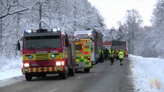 Trafikolycka lastbil  personbil på Lv282 utanför Uppsala [upl. by Drehcir529]