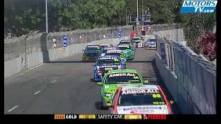 Gros crash V8 Utes 2009 Townsville [upl. by Acinomad508]