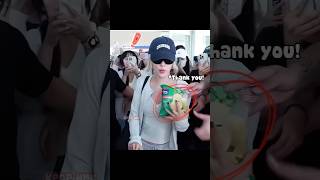 One Thing That Rosé Cant Resist Is Food 🤣 blackpink rose rosé food blink shortvideo [upl. by Lenssen121]