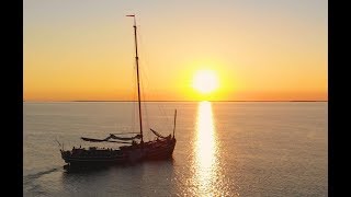 Zeilen en droogvallen op de Waddenzee met de zeil klipper de Avontuur [upl. by Bronson]