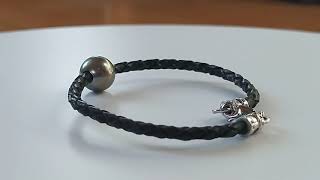 Bracelet en cuir tréssé noir Moea Perles Bague perle de tahiti ronde 1011mm [upl. by Nylrehc]