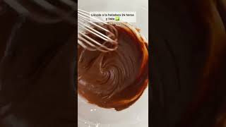 Cómo hacer crema de chocolate para decorar o rellenar  Reposteria fácil y rápida shorts [upl. by Katti]