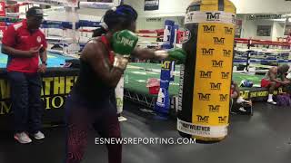 WBC IBF Female world champion Claressa Shields working bag  EsNews boxing [upl. by Rosalynd]