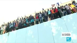 Frontière MarocEspagne  plus de 100 migrants entrent de force à Ceuta [upl. by Siddon]