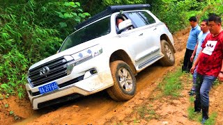 Land Cruiser VXS 57L V8 vs Land Cruiser VX 46L V8 and Toyota FJ Cruiser 40L V6 Offroad Driving [upl. by Magna]