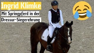 Mit dem Springpferd in der DressurSiegerehrung 😂  Das kann nur INGRID KLIMKE  CHIO Aachen 2018 [upl. by Olathe71]