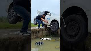 Il dégage sa voiture coincée dans ce fossé 😳 [upl. by Pinzler]