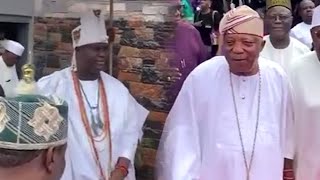 OONI OF IFE OBA OGUNWUSI PAY FATHER VISIT TO ODOLE ODUA SIR KESHITHON ADEBUTU FOR HIS GENEROSITY [upl. by Lenore269]