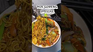 MASAK MIE GORENG SPESIAL DISAAT HUJAN mukbang masak resepsimple mie [upl. by Velda605]