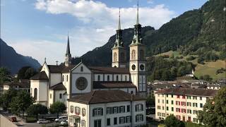 CH  Glarus GL Sonntageinläuten der beiden Stadtkirchen [upl. by Llenyar]