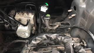 How to remove fuel filter in a Kia Sportage 20062013 17tdi ecomotive [upl. by Nitsugua590]