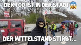 quotWeil wir vom Mittelstand hier stehen und gegen die Ampel sindquot LKW 🚚 Bauernprotest 🚜 Berlin Demo [upl. by Hait627]