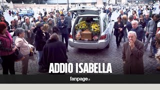 Morta Isabella Biagini ai funerali pochissimi vip Lira di Mastelloni quotFemminicidio di unartista [upl. by Perrie]