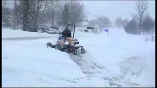 Grasshopper snowthrower clearing snow in Wisconsin [upl. by Eillor]