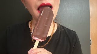 ASMR comiendo una paleta de hielo [upl. by Aoh427]