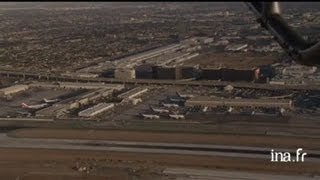 Etats Unis Californie  terminal daéroport à Los Angeles [upl. by Maurita199]