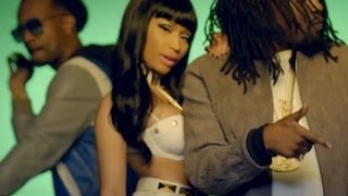 NICKI MINAJ TWERKS IN WALE quotCLAPPERSquot MUSIC VIDEO [upl. by Skvorak871]