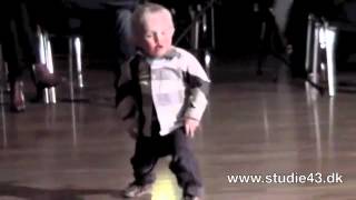 Enfant de 2 ans danse le Jive [upl. by Ahsiryt]