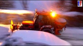 SNOW PLOUGH ACTION  Winterdienst mit Minitraktor  170113 [upl. by Blount]