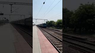 Patna To Anand vihar Superfast Express Crossing Jhinjhak Railway Stationin indianrailways train [upl. by Raeann641]