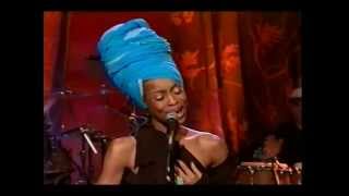 Erykah Badu Bag Lady LIVE [upl. by Suirradal]