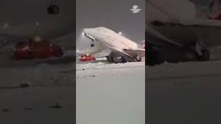 Aviones varados por fuertes nevadas en Alemania short [upl. by Buine979]