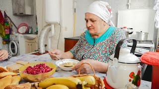 The life of an elderly grandmother in a village far from civilization Life in Russia in spring [upl. by Lianna]