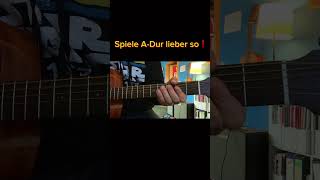 Spiele den ADur Akkord lieber so akkorde gitarrelernen gitarrenlehrer [upl. by Atileda]