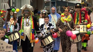 Drukte en gaten bij kinderoptocht in Brunssum [upl. by Toddie]