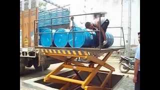 HYDRAULIC SCISSOR LIFT FOR BARRELS TO LOAD amp UNLOAD IN TRUCK [upl. by Rehpotsyrk]