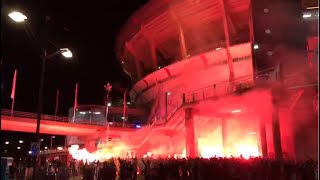 Supporters juichen Ajacieden toe en steken vuurwerk af bij Arena [upl. by Chemar972]