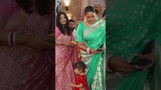 Bipasha Basu daughter Devi VIRAL moment from Durga Puja bipashabasu devi durgapuja [upl. by Sundstrom]