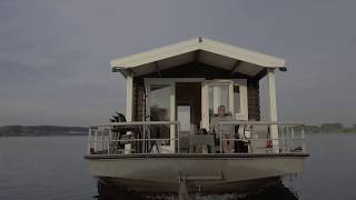 Varen met een Blokhutboot in de haven van Alem [upl. by Thorbert]