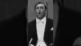 Young LUCIANO PAVAROTTI at 29 years old singing quotChe gelida maninaquot  LA BOHEME  G Puccini [upl. by Attoynek881]