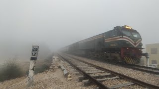 25UP Bahauddin Zikria Express Throughpass Rahim Yar Khan Railway Underpass In Heavy Smog  11 Nov 24 [upl. by Auohc69]