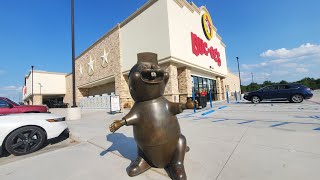 The Worlds quotLargestquot Bucees in Luling Texas 2024 Walkthrough Tour Shopping for Snacks amp Food [upl. by Teryn]