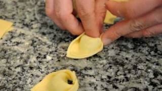 Como hacer tortellinis [upl. by Refennej493]