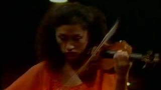 Kyung Wha Chung plays Bach  Violin Concerto  A minAllegro [upl. by Hube332]