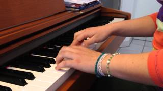 Andreea spielt GDur Menuett JS Bach 3052014 [upl. by Attenev]