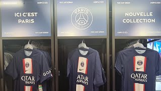 Présentation du maillot du PSG Saison 20222023 à la boutique PSG sur les Champs Élysées [upl. by Greenstein]