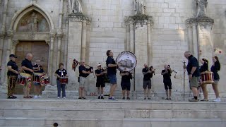 Le cornamuse della Colchester City Pipe Band a Sulmona [upl. by Jarrett951]