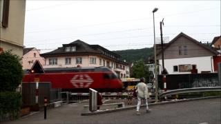 Schweizer Bahnübergang in Liestal  Zwitserse spoorwegovergang [upl. by Eiroc340]