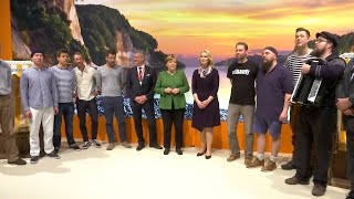 Tourismusmesse beginnt Von Luxusreisen und neuen Verkehrsmitteln [upl. by Elvis18]