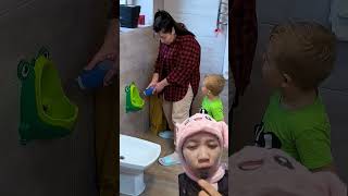 BELAJAR BUANG AIR KECIL⁉️ BIAR GA BAU😱😘 shorts momlife parentinglifehacks baby [upl. by Selohcin181]